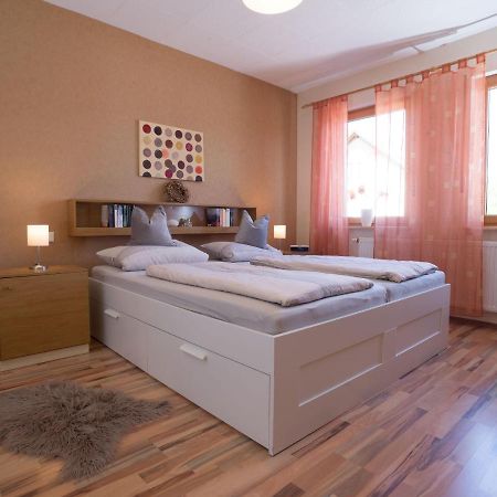 Ferienwohnung Am Gaesschen ลอสไฮม์ ภายนอก รูปภาพ